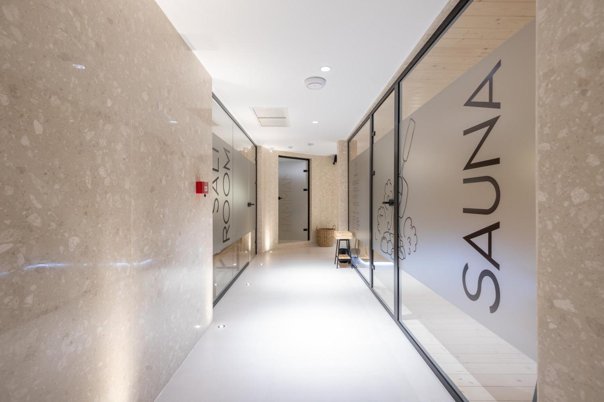 & Pool - 365 Appartement Tirana