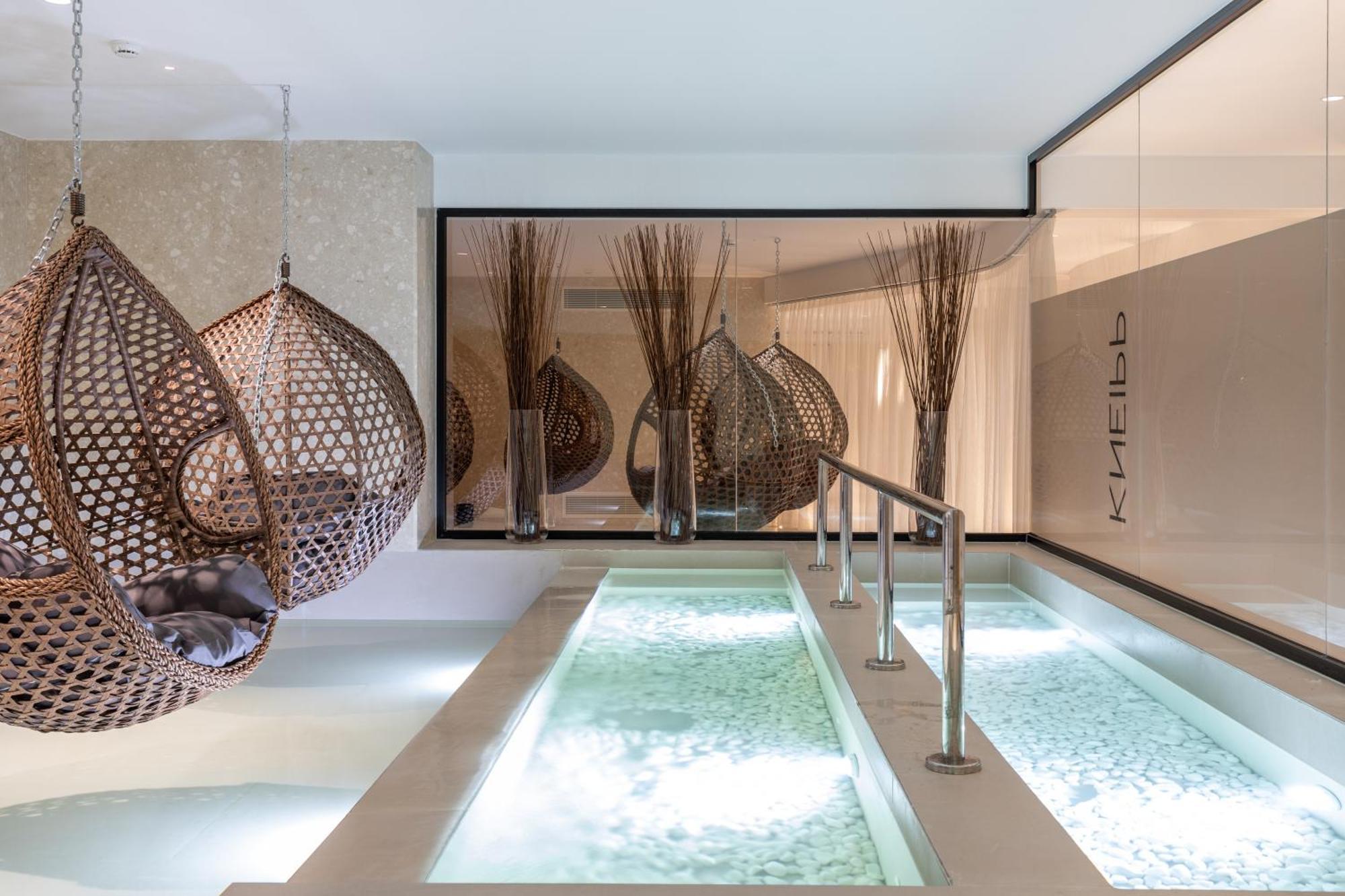 & Pool - 365 Appartement Tirana